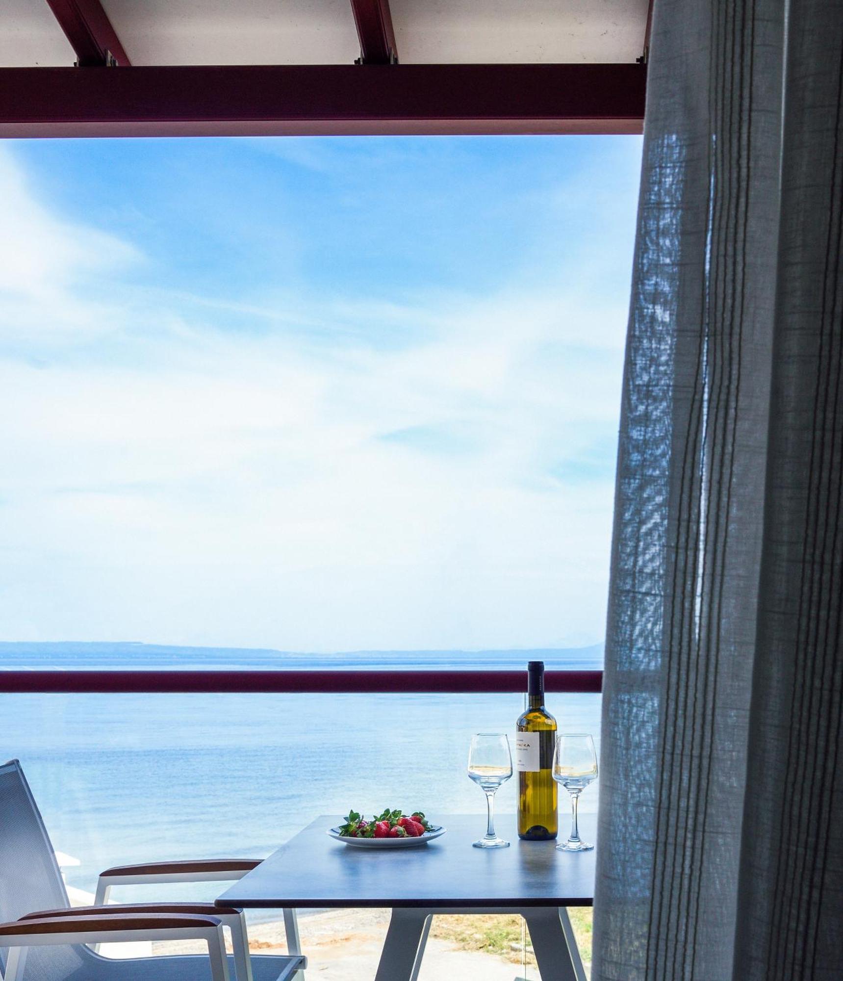 Elpiniki Luxury Rooms Nea Poteidaia Buitenkant foto