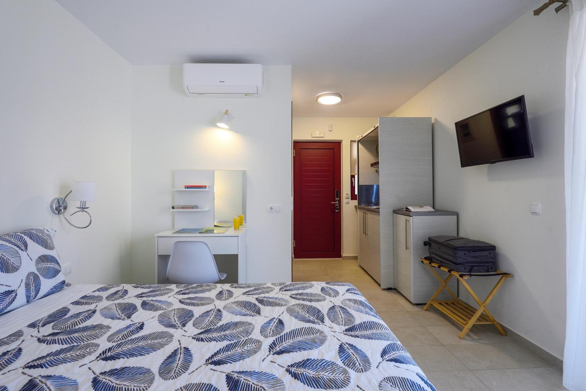 Elpiniki Luxury Rooms Nea Poteidaia Buitenkant foto