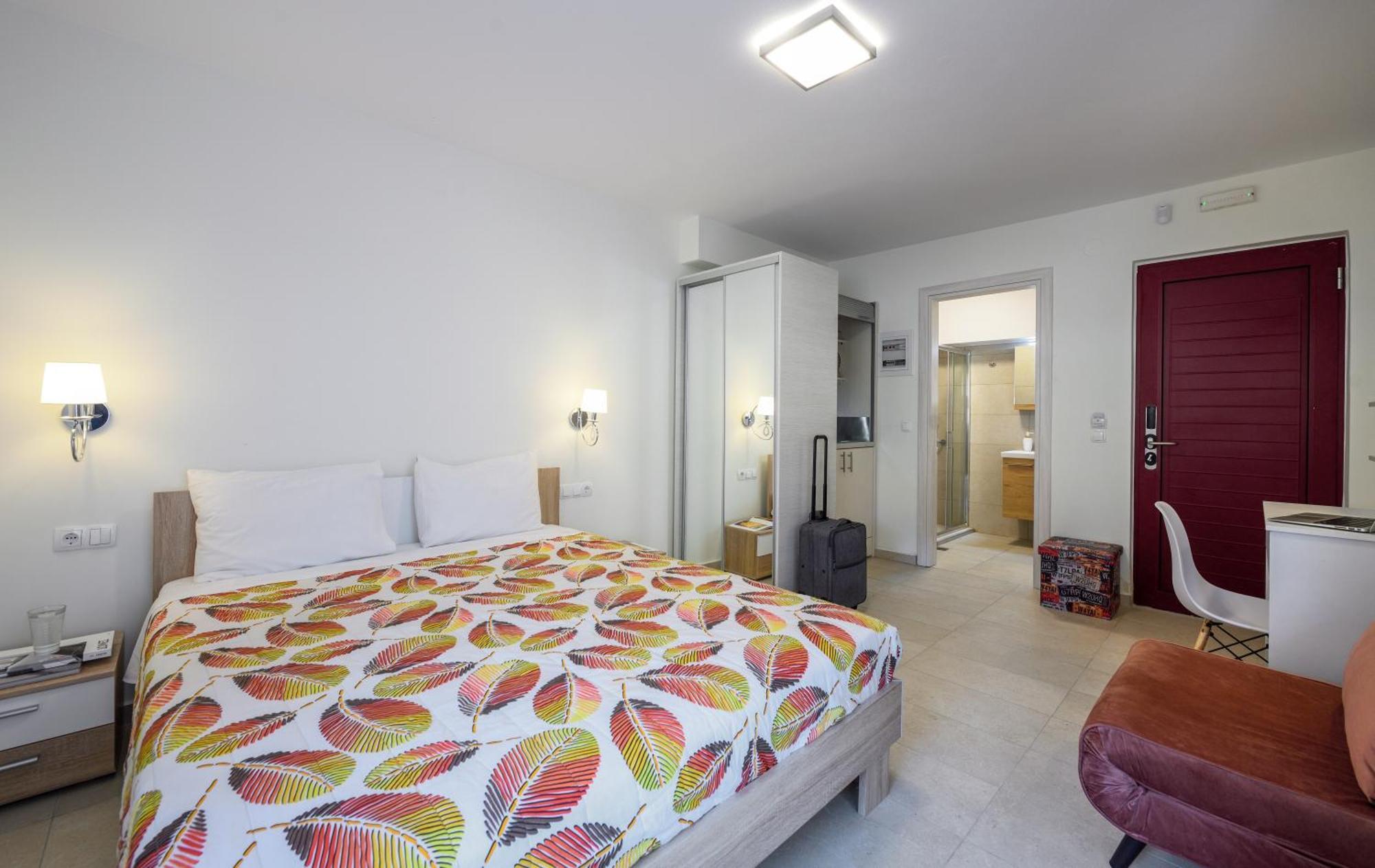 Elpiniki Luxury Rooms Nea Poteidaia Buitenkant foto