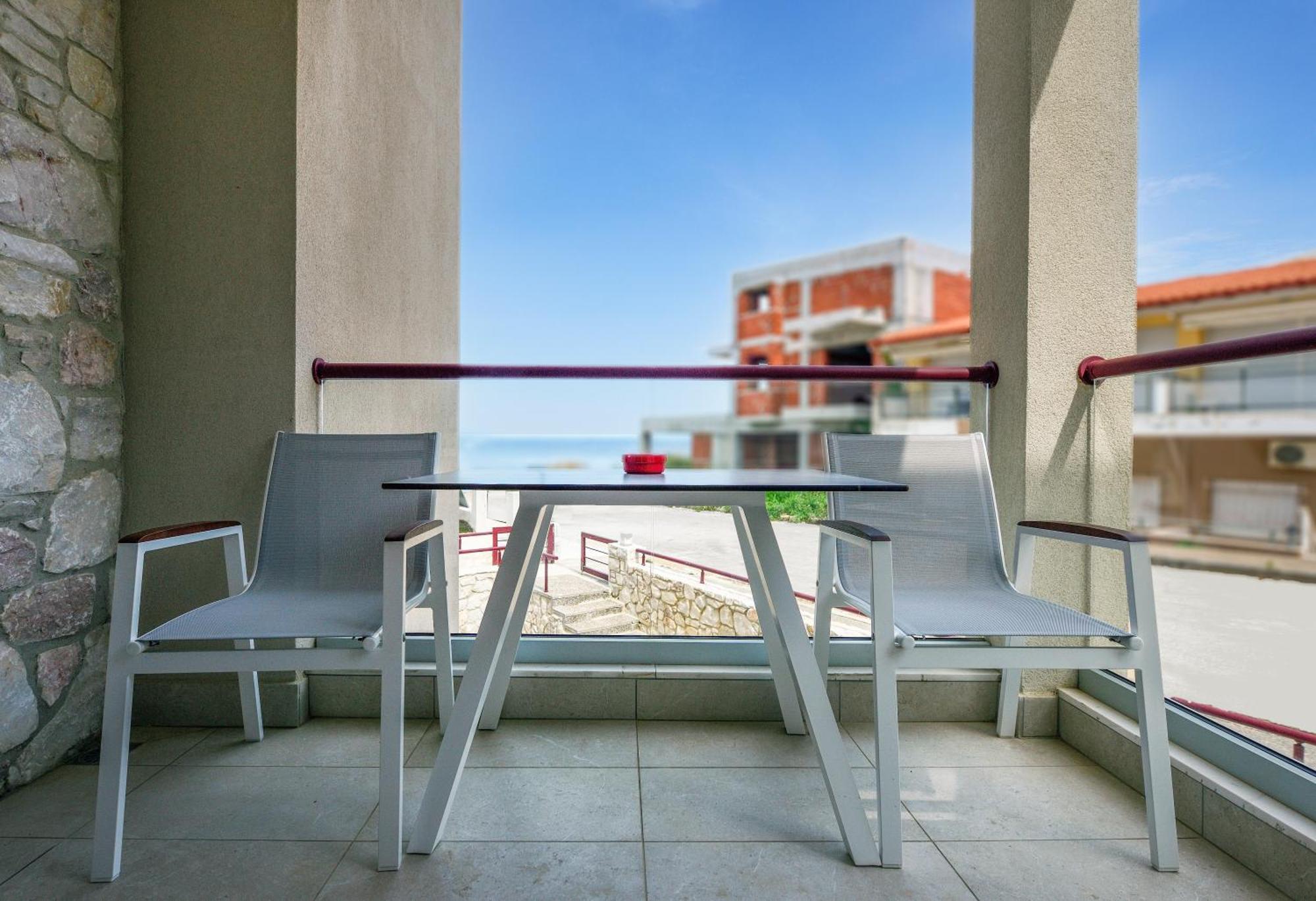 Elpiniki Luxury Rooms Nea Poteidaia Buitenkant foto